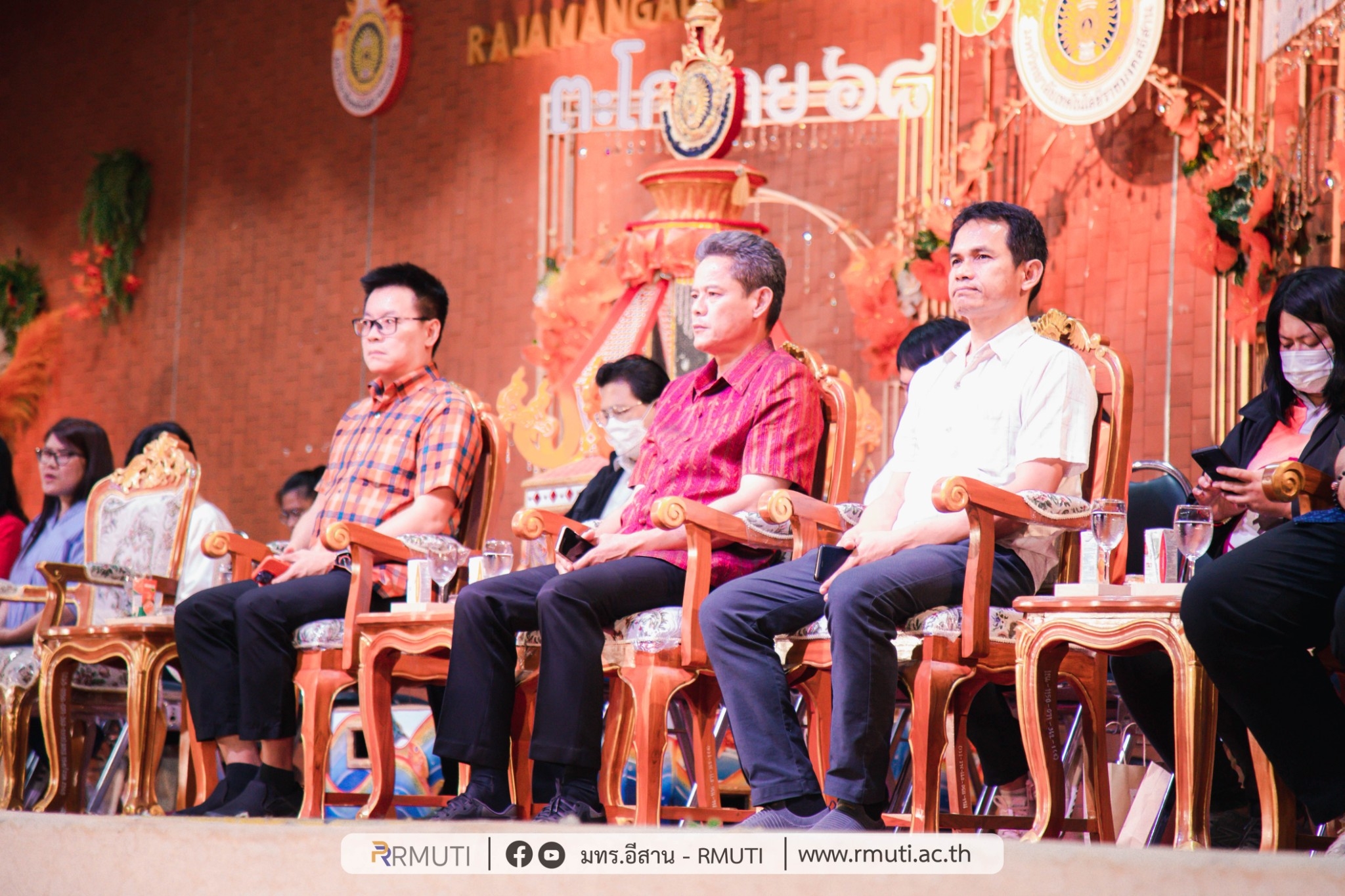 LINE_ALBUM_ก้าวแรก มทร.อีสาน แคแสดช่อที่ ๑๙_๒๓๐๗๐๓_0