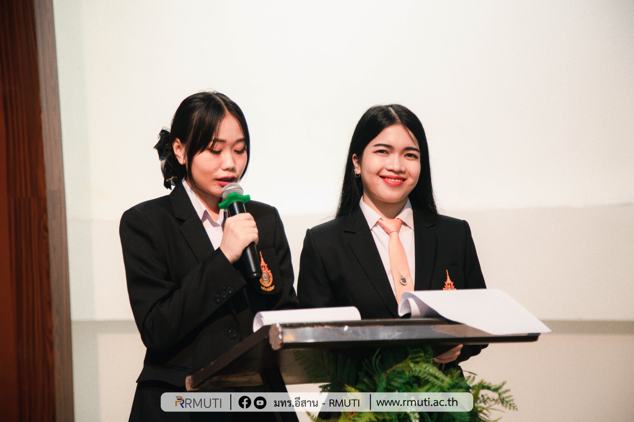 LINE_ALBUM_ก้าวแรก มทร.อีสาน แคแสดช่อที่ ๑๙_๒๓๐๗๐๓_1