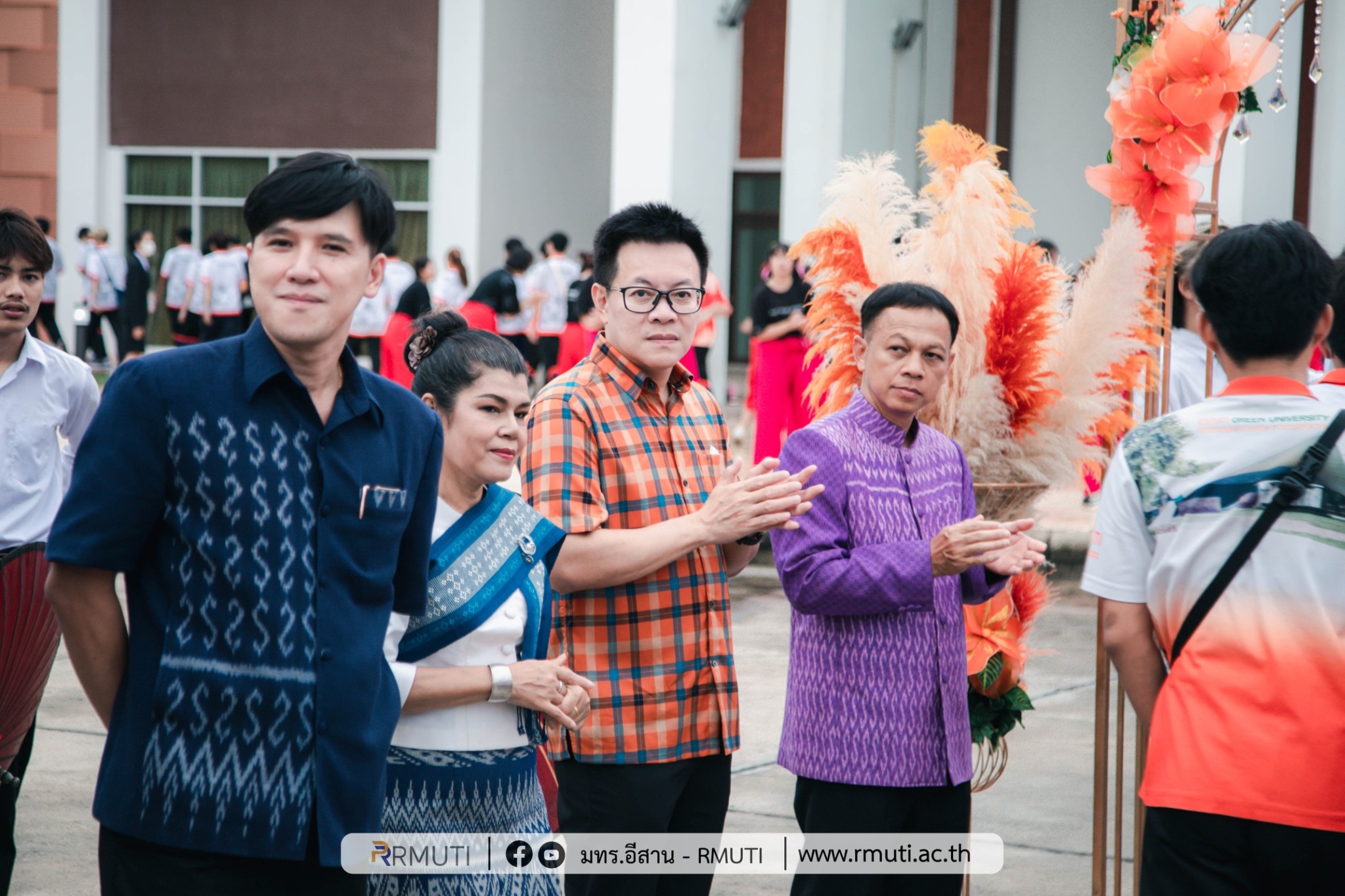 LINE_ALBUM_ก้าวแรก มทร.อีสาน แคแสดช่อที่ ๑๙_๒๓๐๗๐๓_3