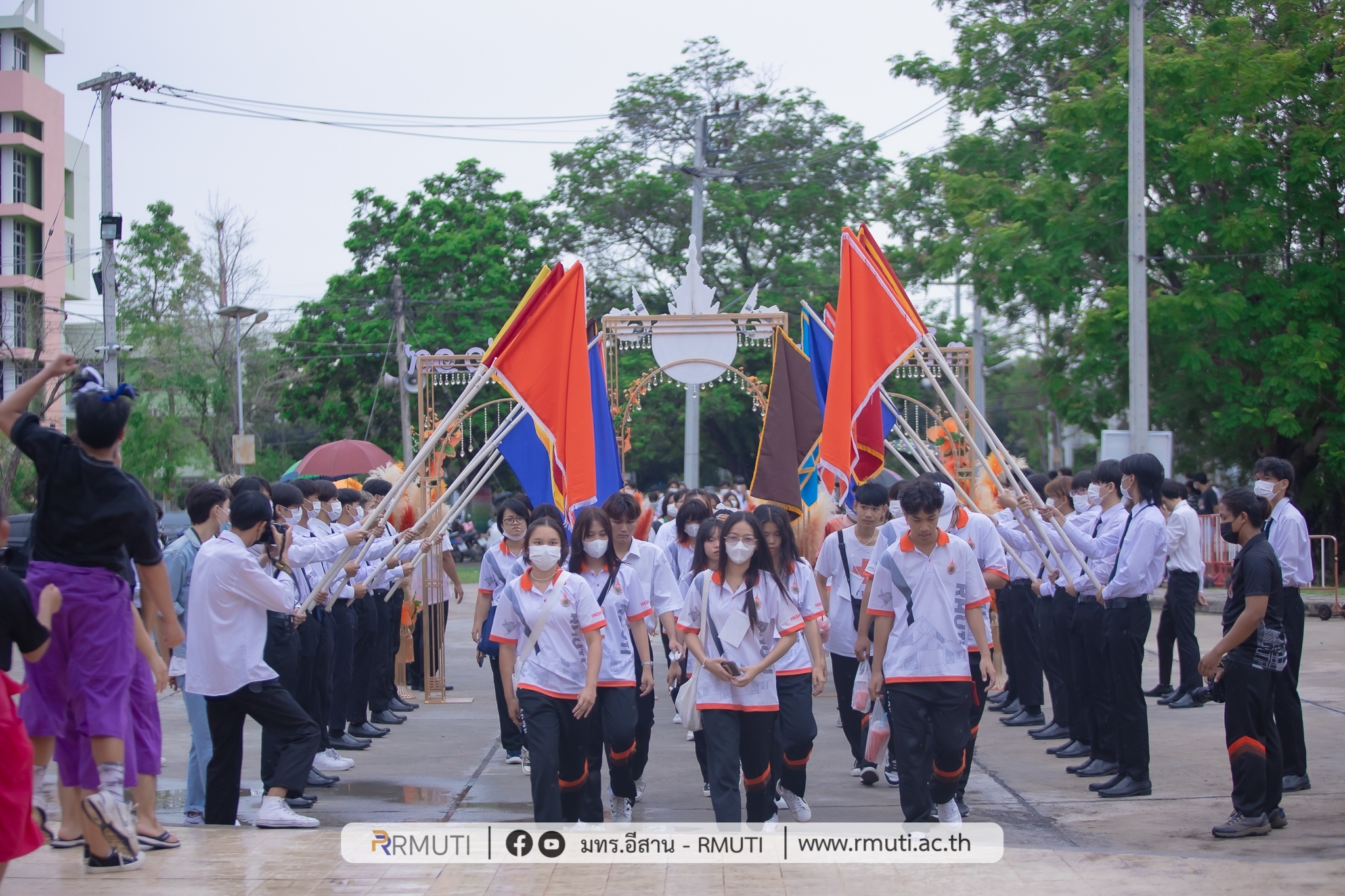 LINE_ALBUM_ก้าวแรก มทร.อีสาน แคแสดช่อที่ ๑๙_๒๓๐๗๐๓_6