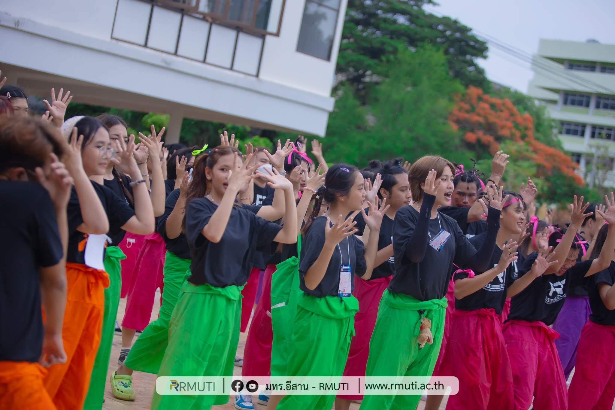 LINE_ALBUM_ก้าวแรก มทร.อีสาน แคแสดช่อที่ ๑๙_๒๓๐๗๐๓_7