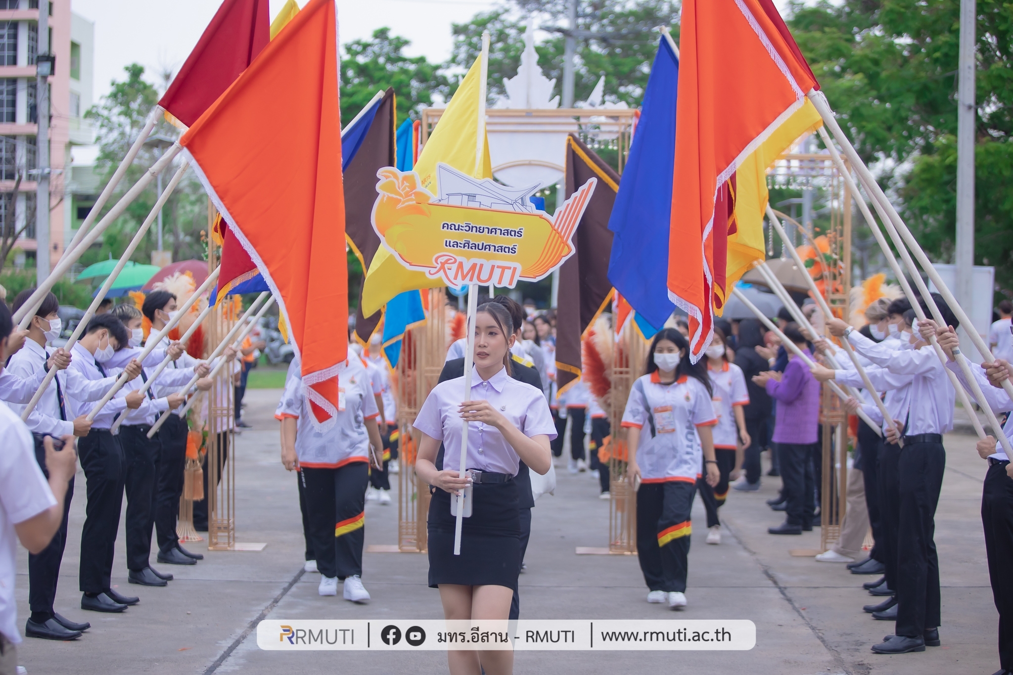 LINE_ALBUM_ก้าวแรก มทร.อีสาน แคแสดช่อที่ ๑๙_๒๓๐๗๐๓_8