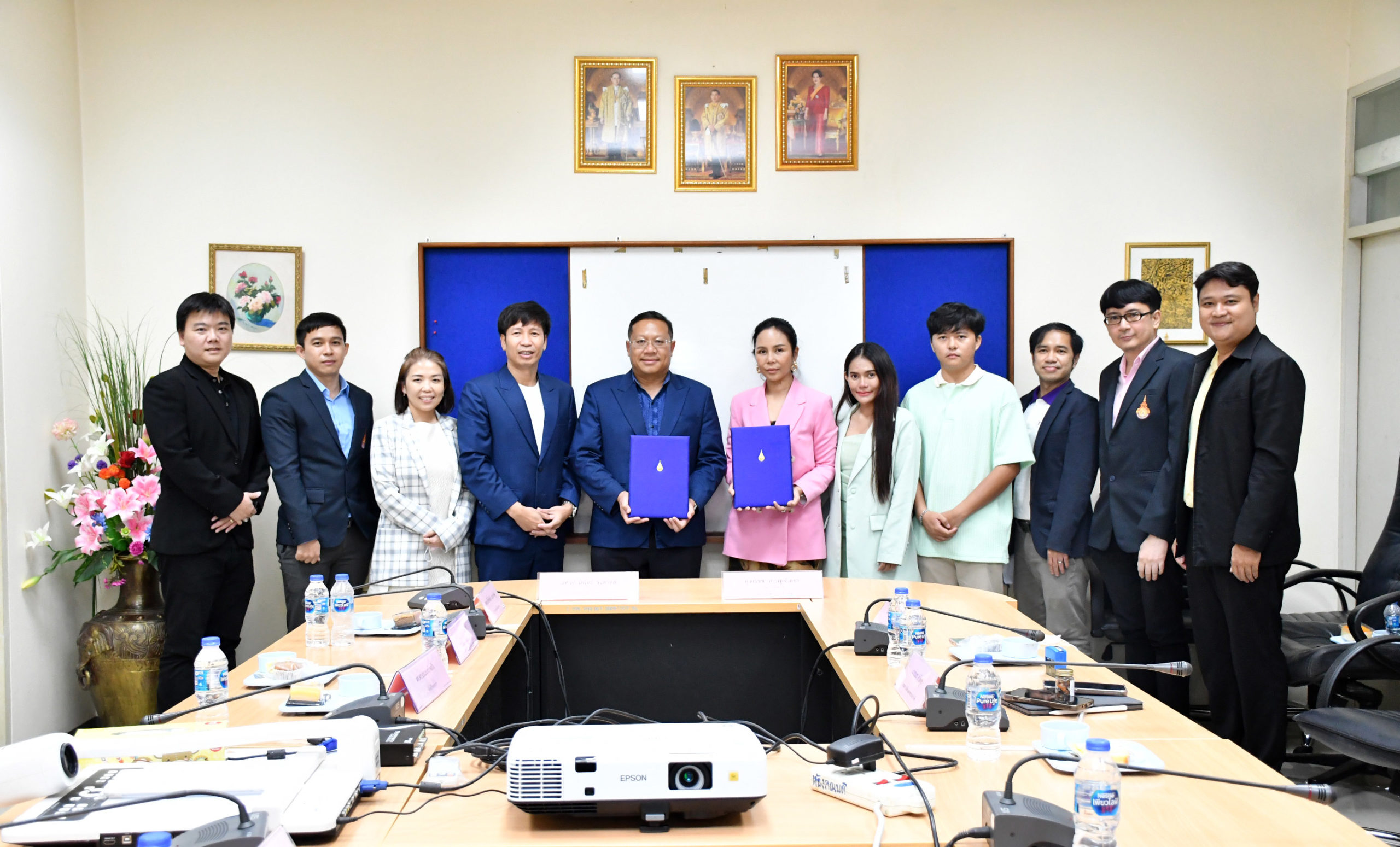 ลงนามสัญญาจ้างที่ปรึกษา_0