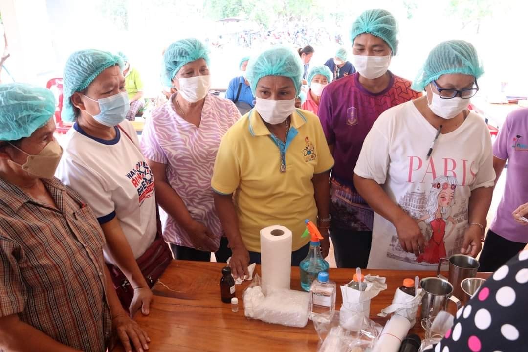 LINE_ALBUM_ถ่ายทอดการแปรรูปผลิตภัณฑ์จากพืชสมุนไ_240307_18