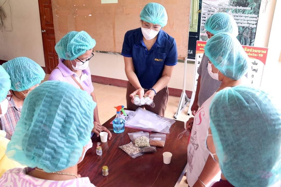 LINE_ALBUM_ถ่ายทอดการแปรรูปผลิตภัณฑ์จากพืชสมุนไ_240307_26