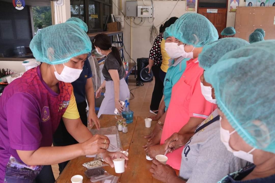 LINE_ALBUM_ถ่ายทอดการแปรรูปผลิตภัณฑ์จากพืชสมุนไ_240307_29