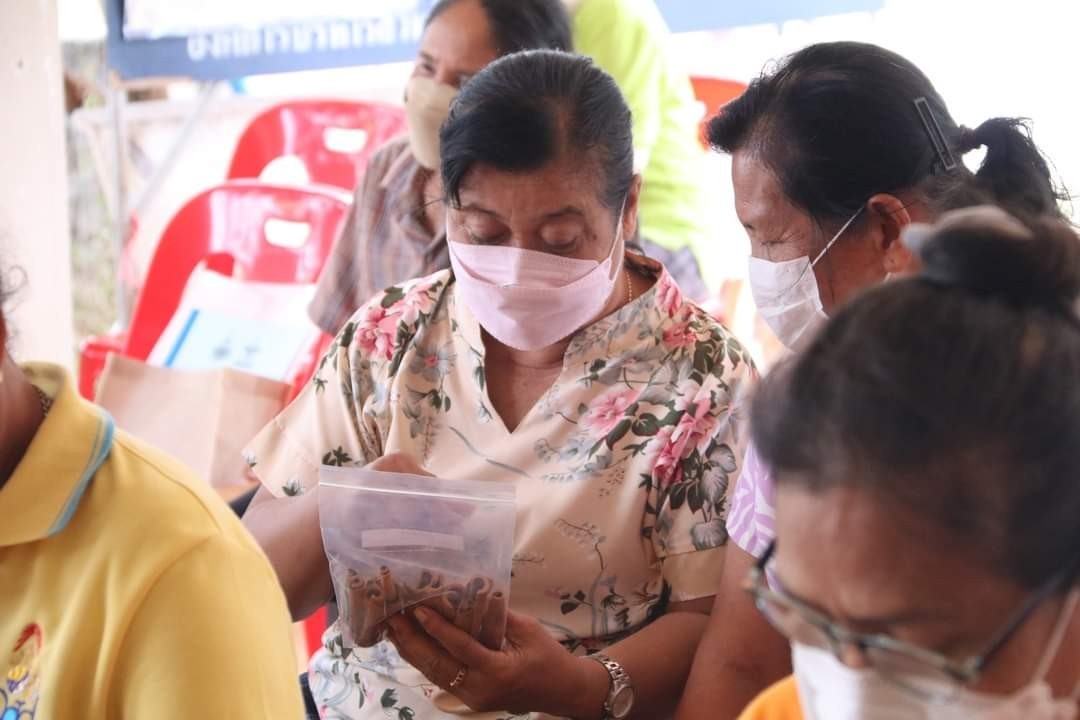 LINE_ALBUM_ถ่ายทอดการแปรรูปผลิตภัณฑ์จากพืชสมุนไ_240307_31