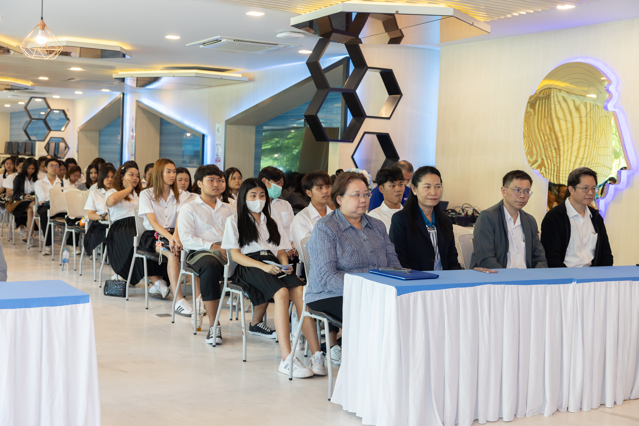 25671015-0L9A8196-Enhanced-NR