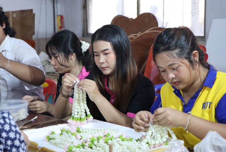 คหกรรมศาสตร์สร้างสรรค์ คณะศิลปศาสตร์ มทร.ศรีวิชัย ร่วมสร้างสรรค์ “เรือพระวัดสระเกษ” สืบสานประเพณีลากพระเมืองสงขลา