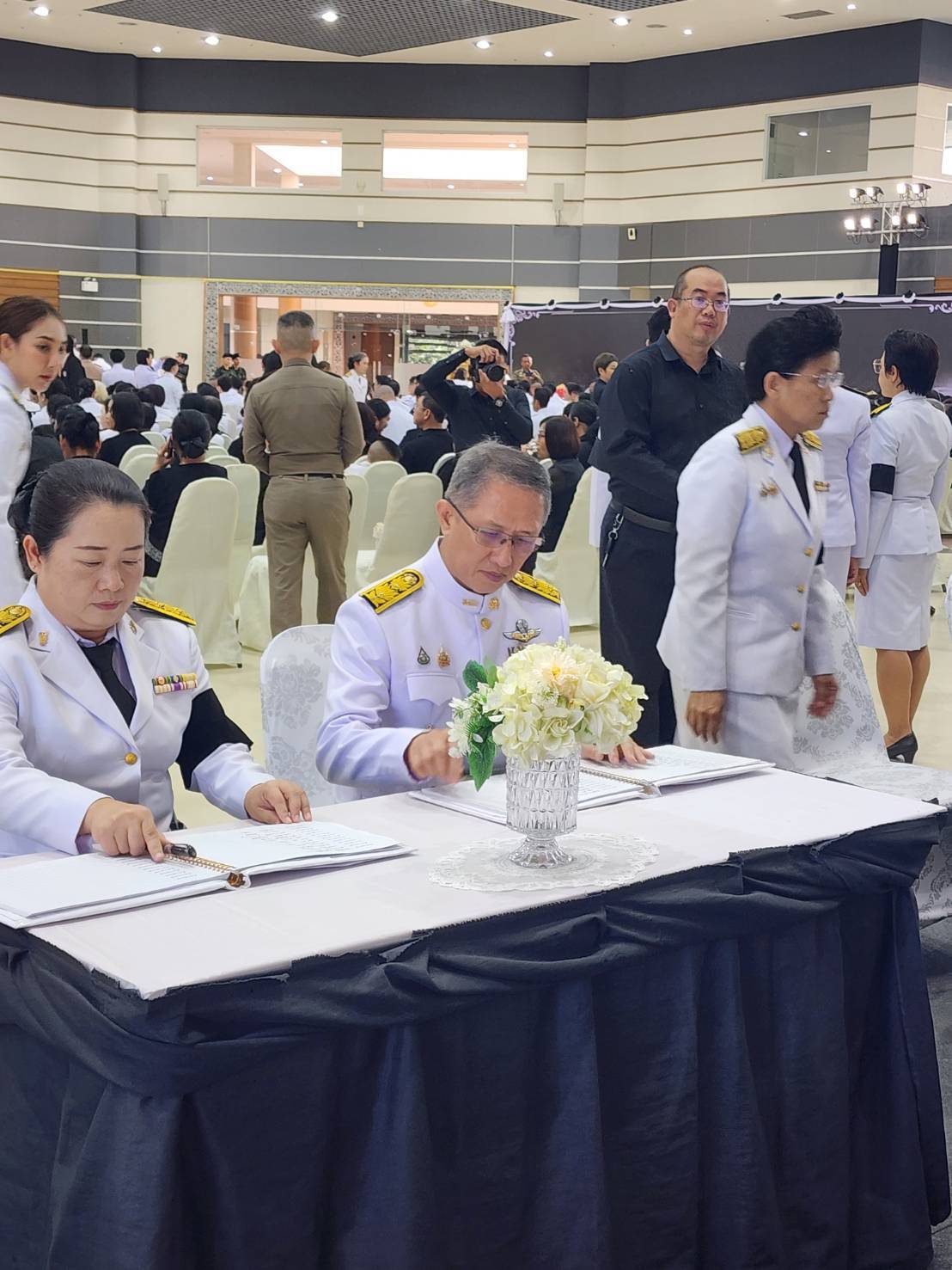มทร.ล้านนา ร่วมพิธีถวายสักการะพระบรมศพ สมเด็จพระนางเจ้าสิริกิติ์ พระบรมราชินีนาถ พระบรมราชชนนีพันปีหลวง
