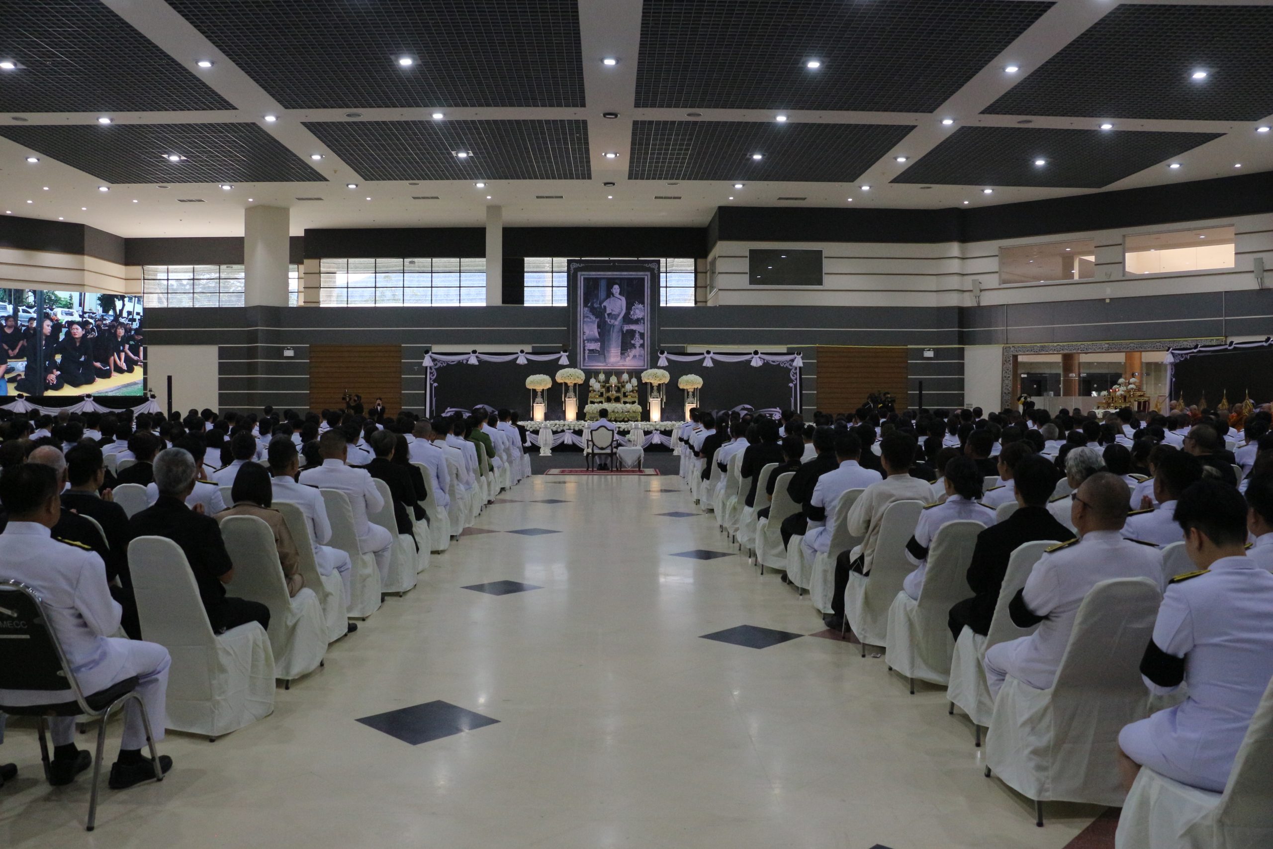 มทร.ล้านนา ร่วมพิธีถวายสักการะพระบรมศพ สมเด็จพระนางเจ้าสิริกิติ์ พระบรมราชินีนาถ พระบรมราชชนนีพันปีหลวง