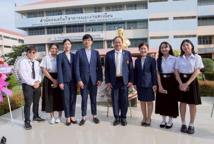 สถานีวิทยุกระจายเสียง มทร.ธัญบุรี เข้าร่วมพิธีวางพวงมาลา น้อมรำลึกในพระมหากรุณาธิคุณ "สมเด็จพระปิยมหาราช"