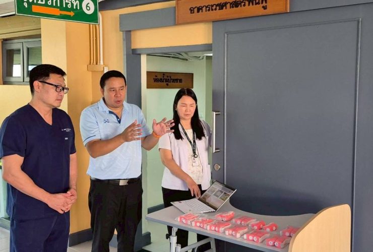 มทร.ล้านนา มอบอุปกรณ์การแพทย์ให้ มช