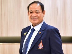 รศ.ดร.สมหมาย ผิวสอาด อธิการบดี มทร.ธัญบุรี