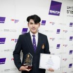 นายกองค์การนักศึกษาราชมงคลพระนคร รับโล่เด็ก เยาวชนดีเด่น