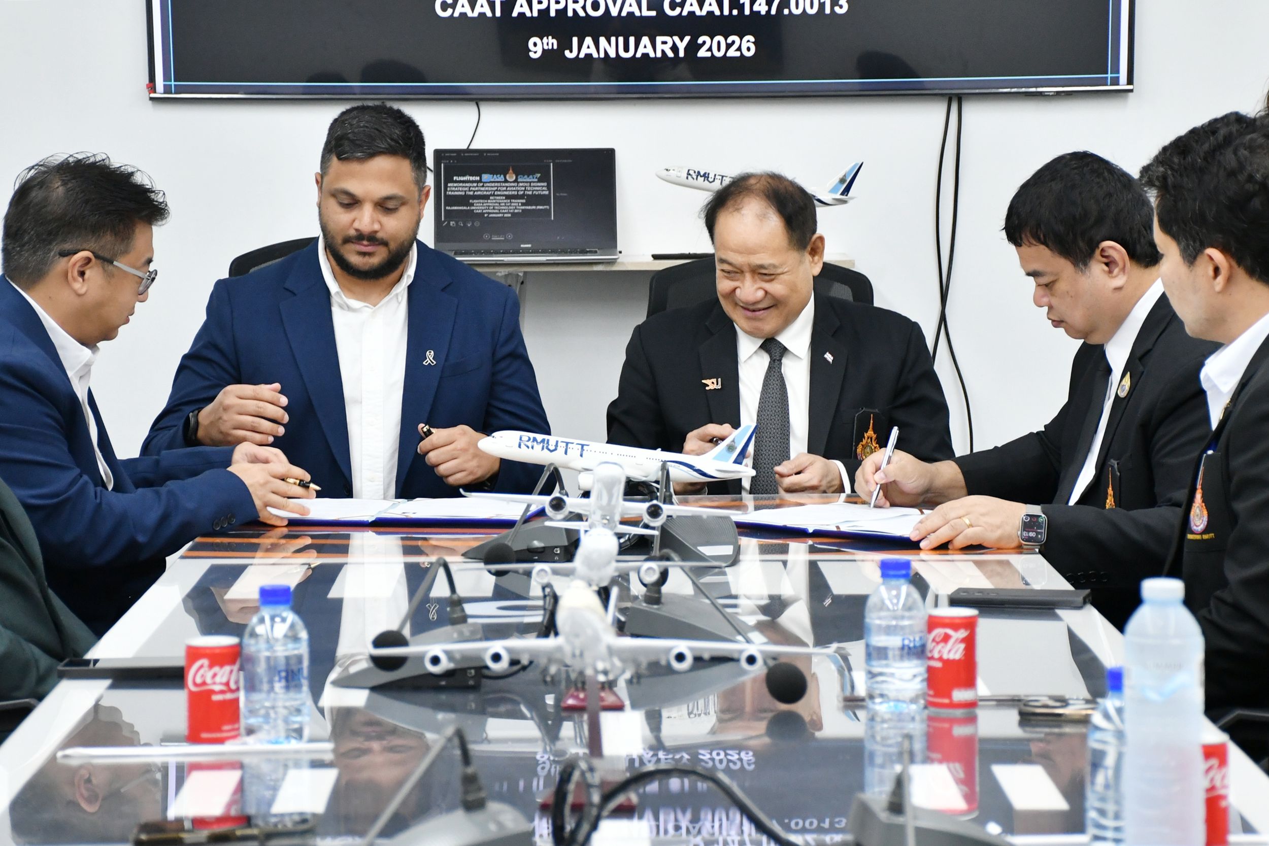 มทร.ธัญบุรี จับมือ Flightech Maintenance Training