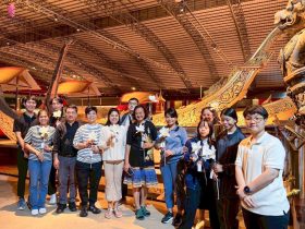 ราชมงคลพระนคร ถ่ายทอดการประดิษฐ์ดอกไม้ ควีนสิริกิติ์