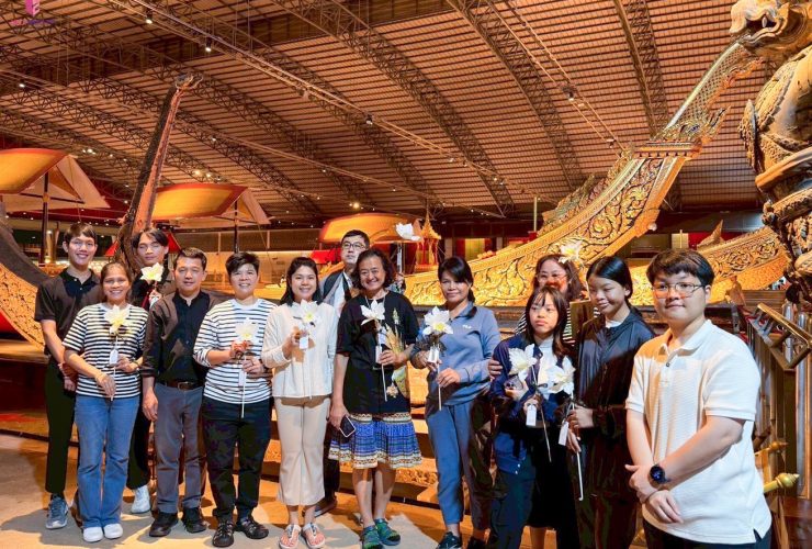 ราชมงคลพระนคร ถ่ายทอดการประดิษฐ์ดอกไม้ ควีนสิริกิติ์