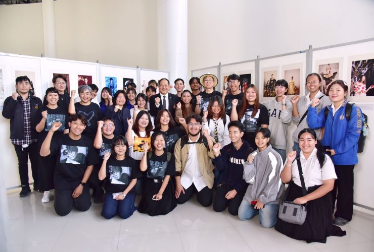 อาจารย์และนักศึกษาจัดแสดงนิทรรศการ EXtra Ordinary และ ELEMENT