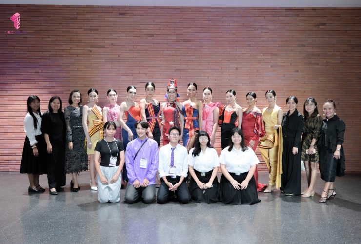 คหกรรมศาสตร์ ราชมงคลพระนคร ร่วมโชว์ผลงานแฟชั่นนักศึกษา Fashion V Together ครั้งที่ 15