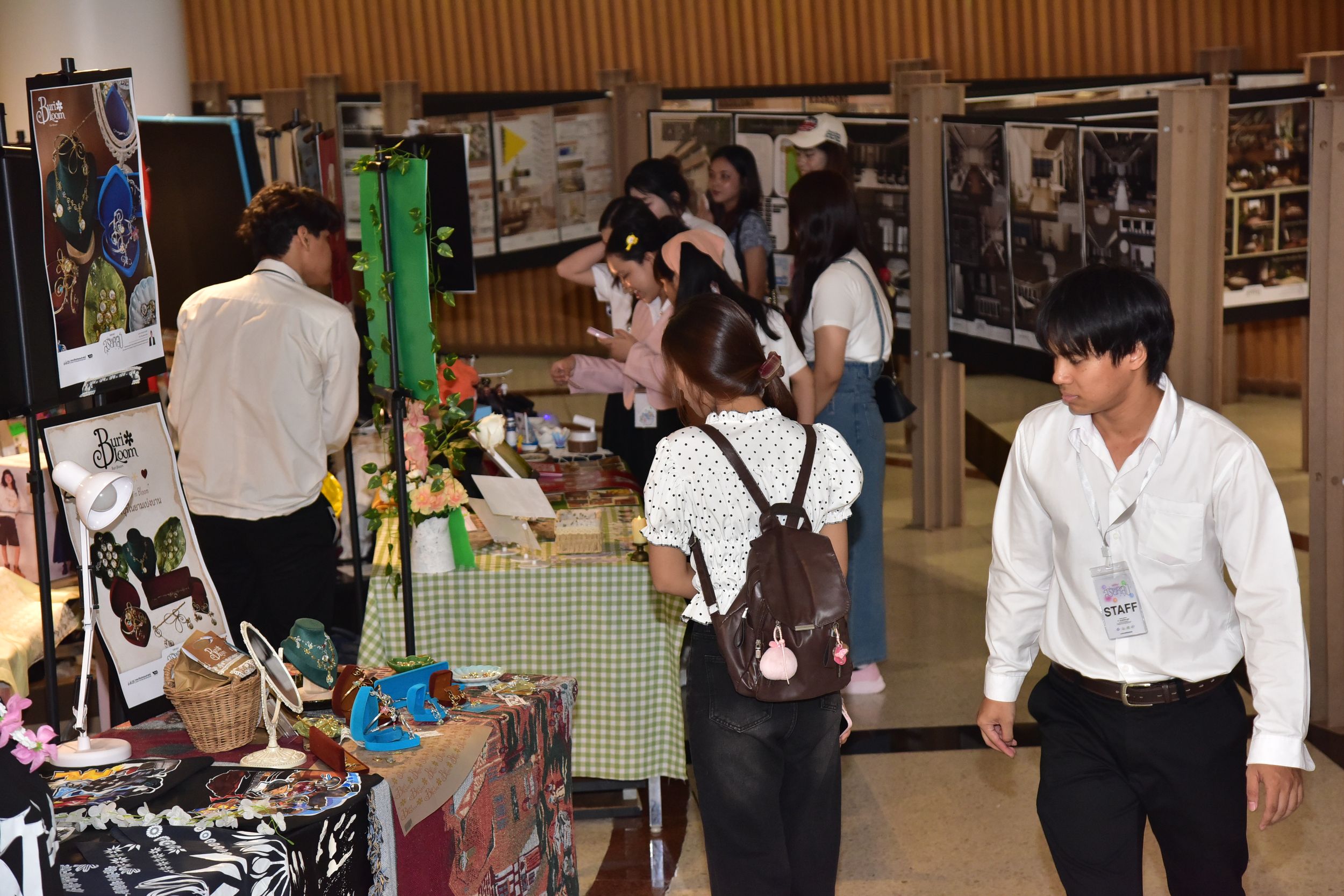 นิทรรศการศิลปนิพนธ์ สุริยศิลป์