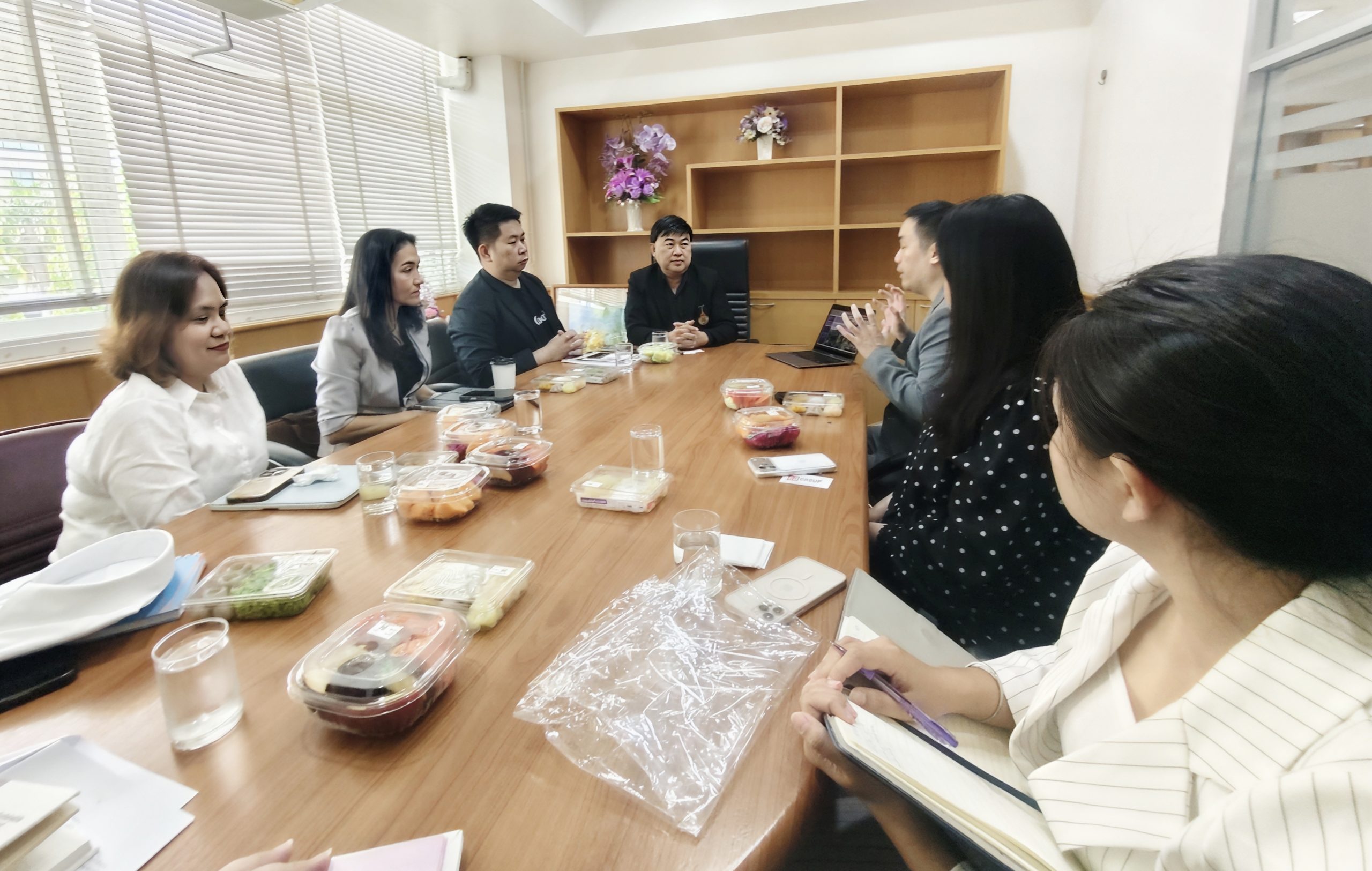 ราชมงคลพระนคร ร่วมกับจีคิว ผลิตชุดนักศึกษาคอลเลกชันพิเศษ