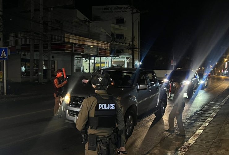 ตำรวจ ตั้งด่าน