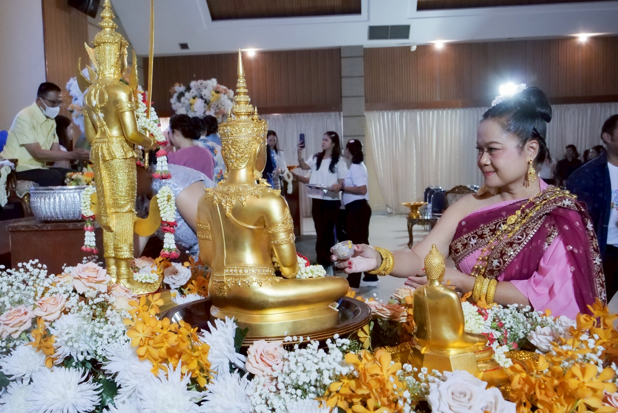 มทร.ธัญบุรี สรงน้ำพระ_260409_51