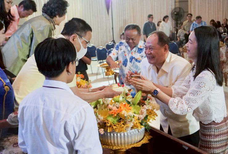 มทร.ธัญบุรี สรงน้ำพระ_260409_51