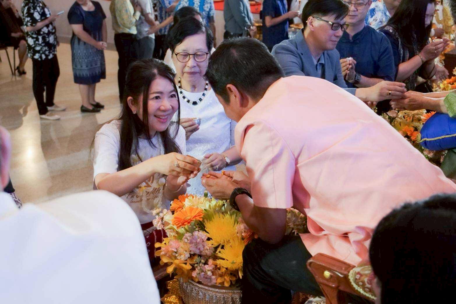 มทร.ธัญบุรี สรงน้ำพระ_260409_51