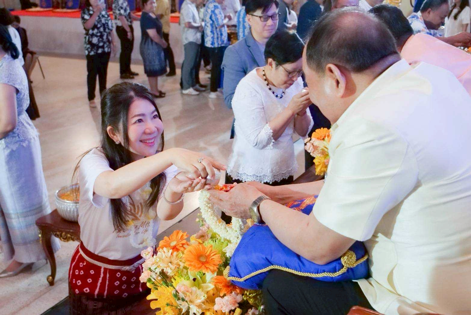 มทร.ธัญบุรี สรงน้ำพระ_260409_51