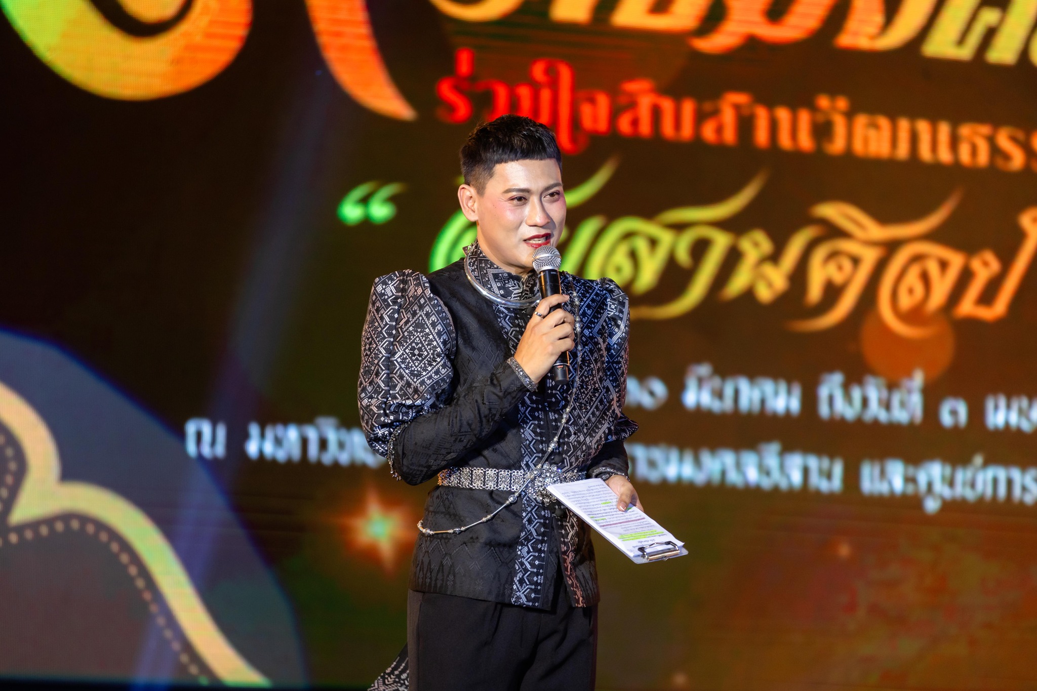 มทร.อีสาน คว้าแชมป์การประกวดขับร้องเพลงลูกทุ่งประเภททีม