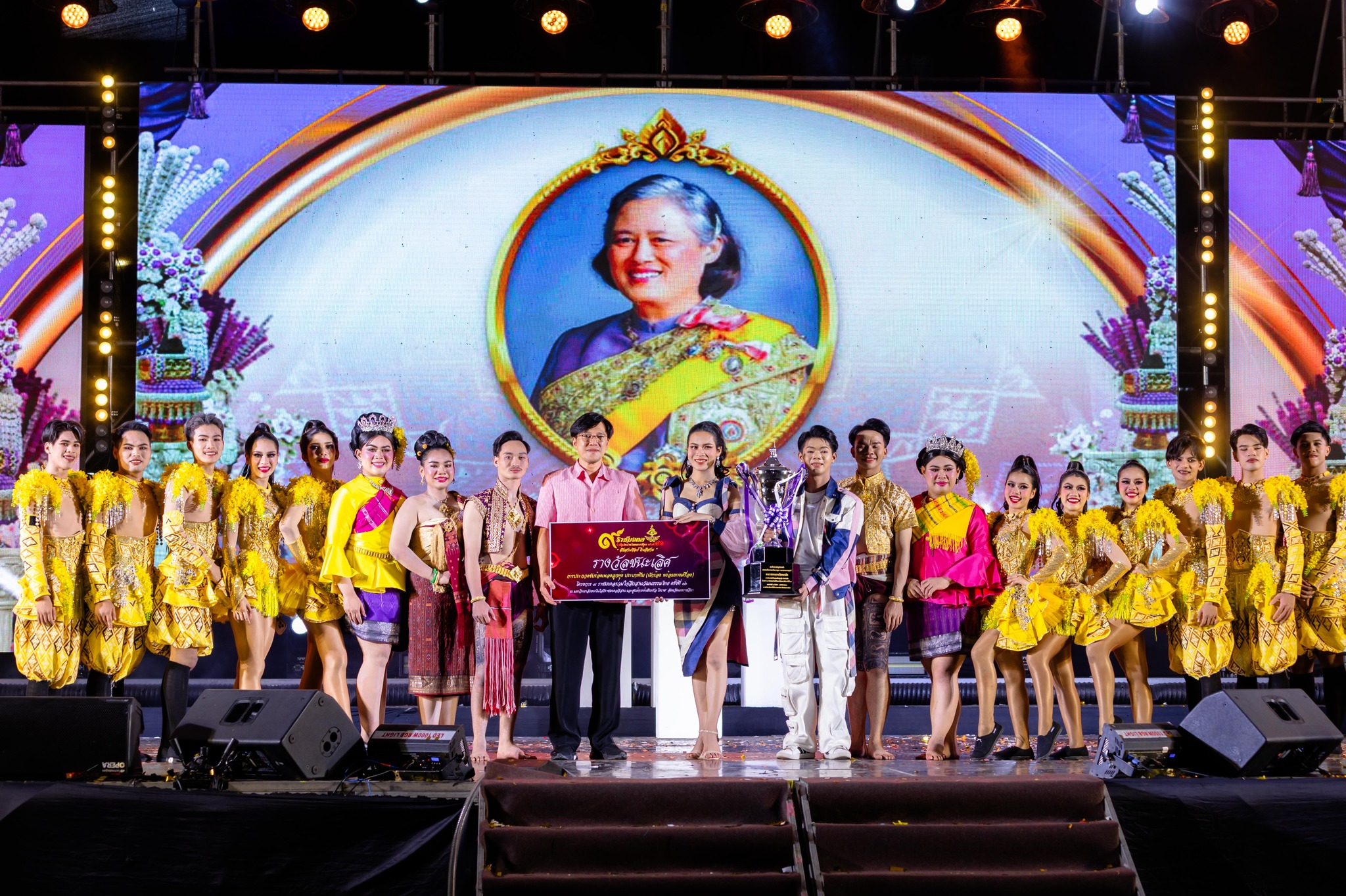 มทร.อีสาน คว้าแชมป์การประกวดขับร้องเพลงลูกทุ่งประเภททีม