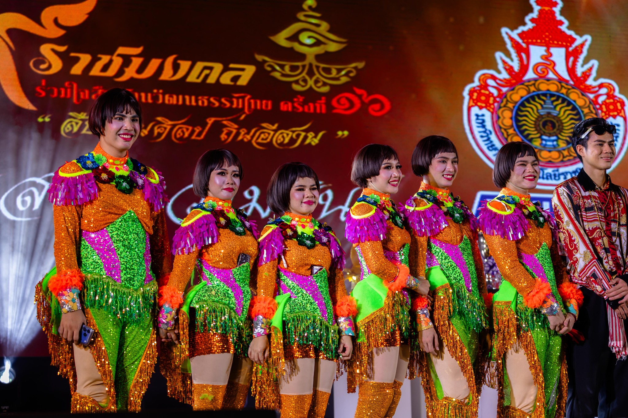 มทร.อีสาน คว้าแชมป์การประกวดขับร้องเพลงลูกทุ่งประเภททีม