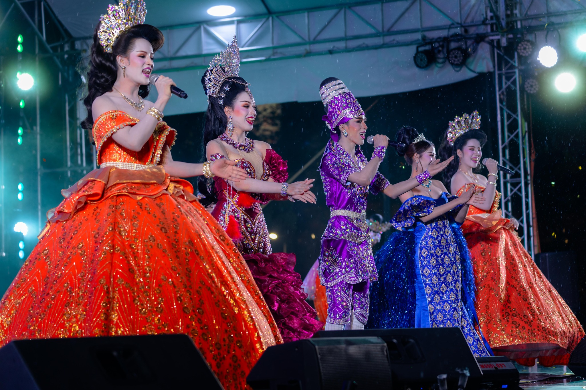 มทร.อีสาน คว้าแชมป์การประกวดขับร้องเพลงลูกทุ่งประเภททีม