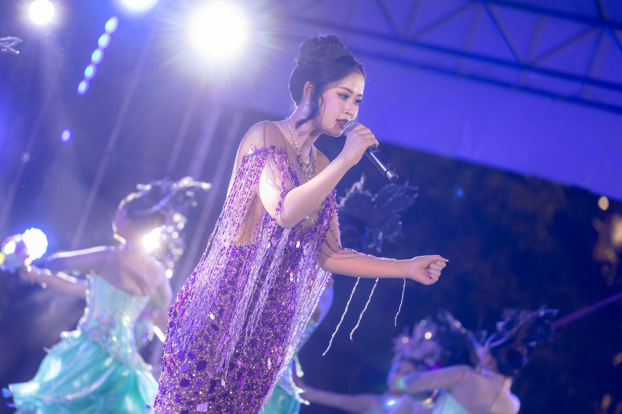 มทร.อีสาน คว้าแชมป์การประกวดขับร้องเพลงลูกทุ่งประเภททีม