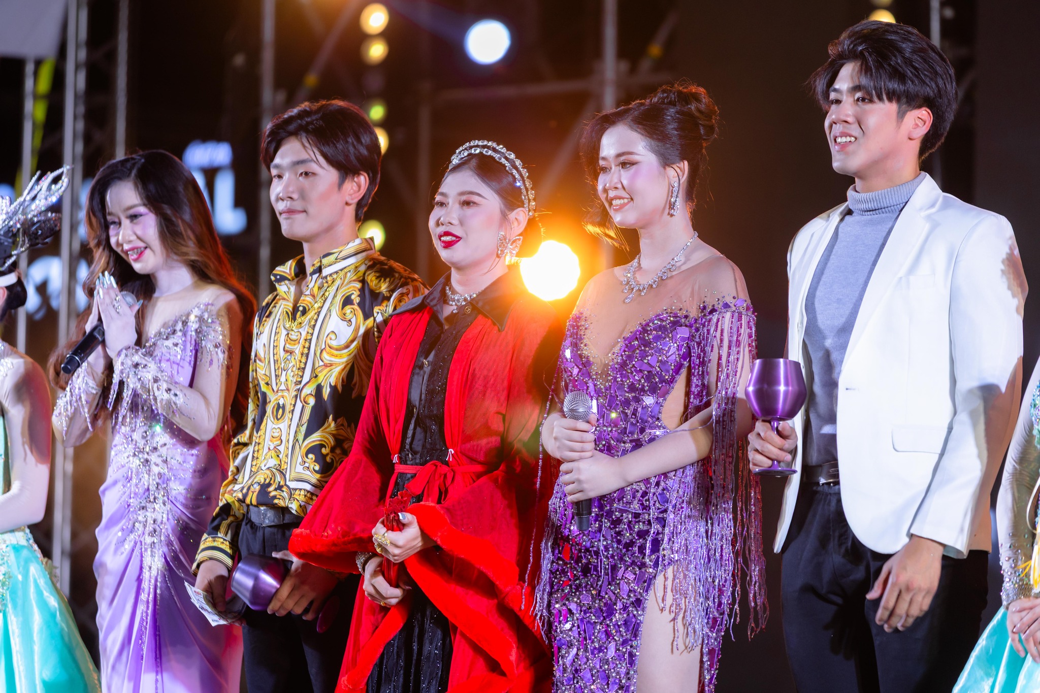 มทร.อีสาน คว้าแชมป์การประกวดขับร้องเพลงลูกทุ่งประเภททีม