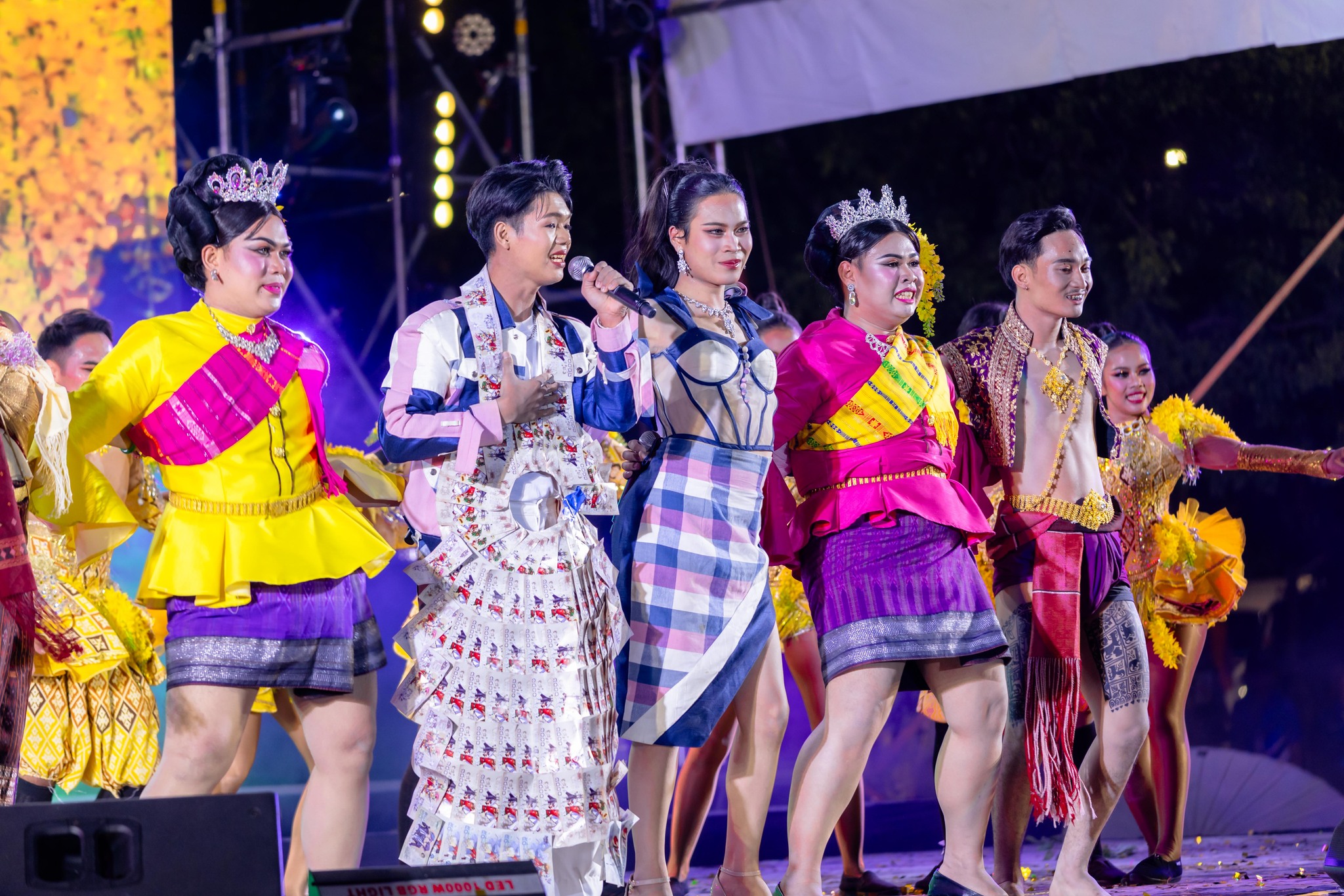 มทร.อีสาน คว้าแชมป์การประกวดขับร้องเพลงลูกทุ่งประเภททีม