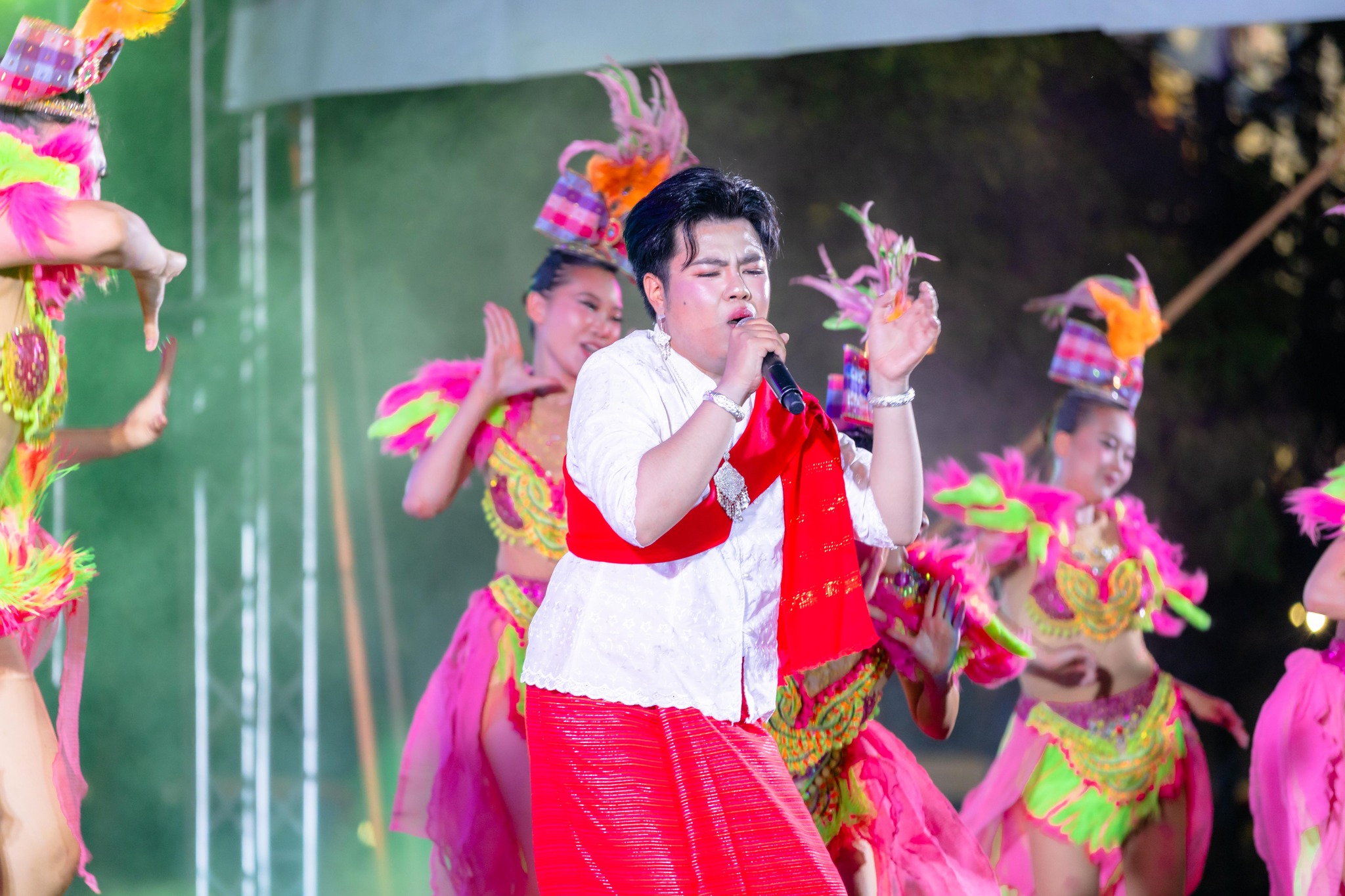 มทร.อีสาน คว้าแชมป์การประกวดขับร้องเพลงลูกทุ่งประเภททีม