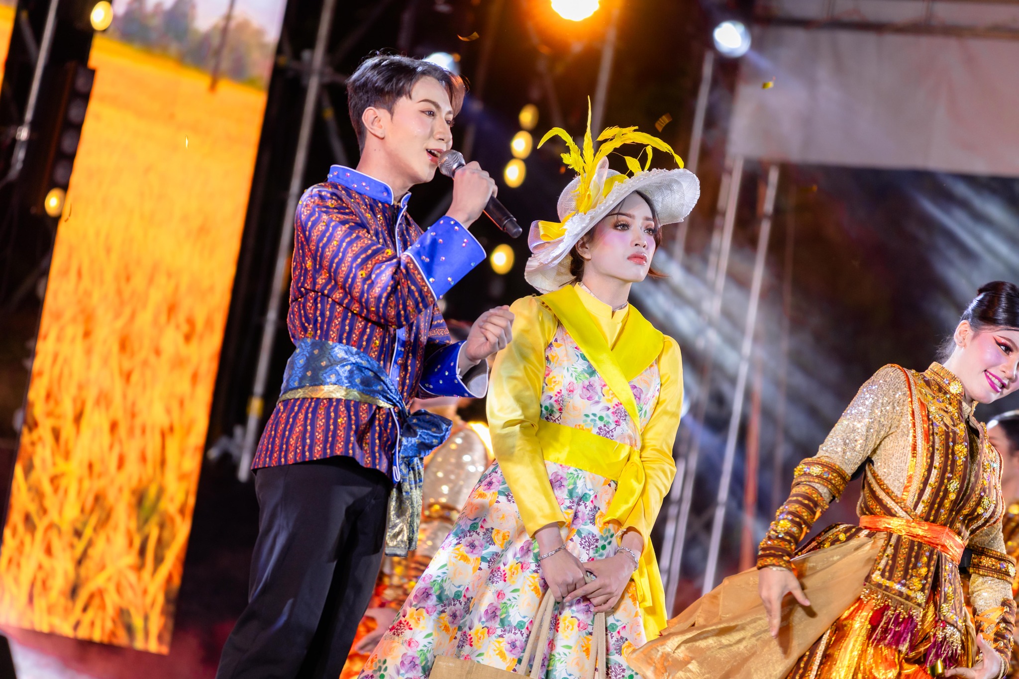 มทร.อีสาน คว้าแชมป์การประกวดขับร้องเพลงลูกทุ่งประเภททีม