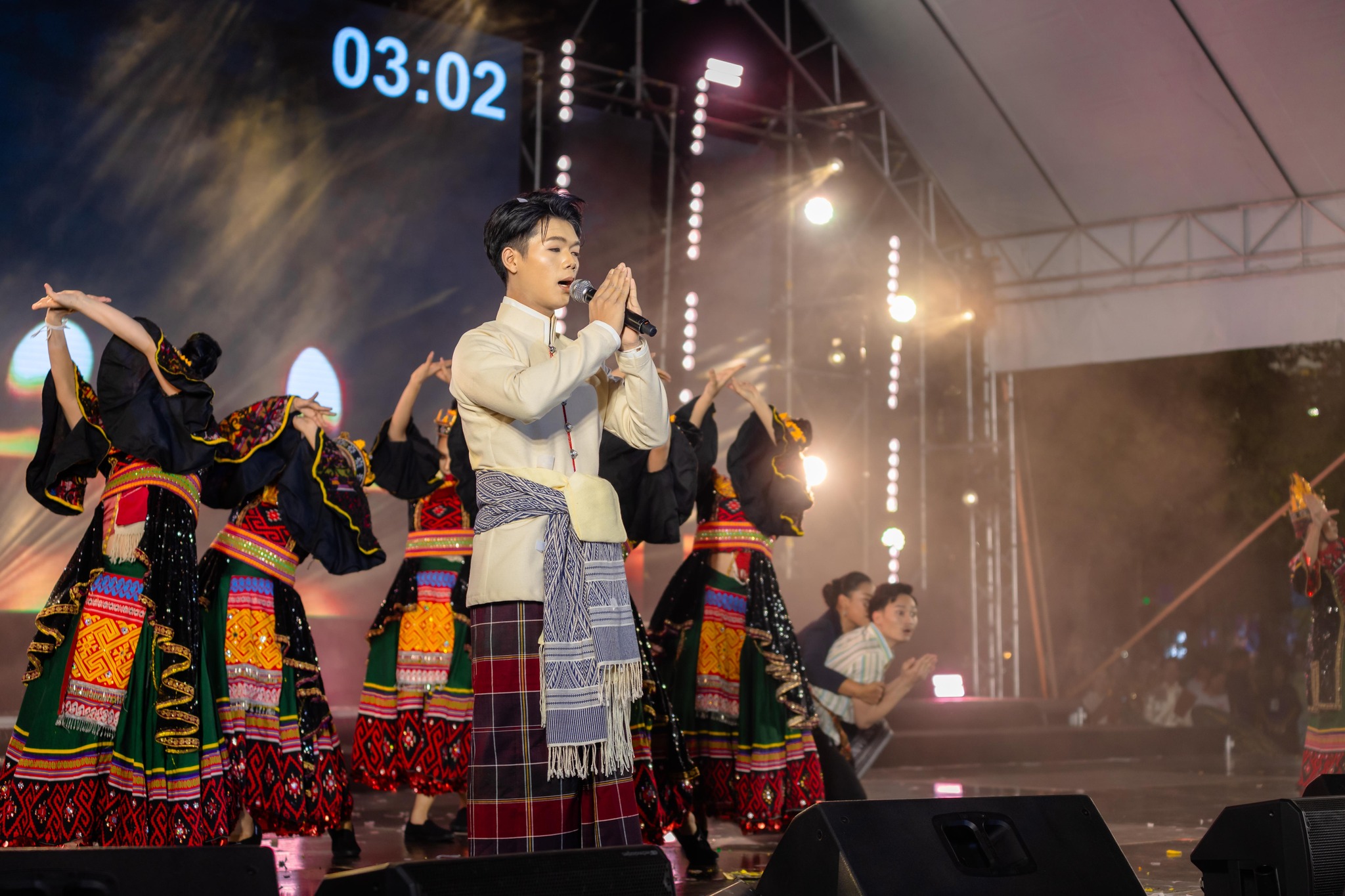 มทร.อีสาน คว้าแชมป์การประกวดขับร้องเพลงลูกทุ่งประเภททีม