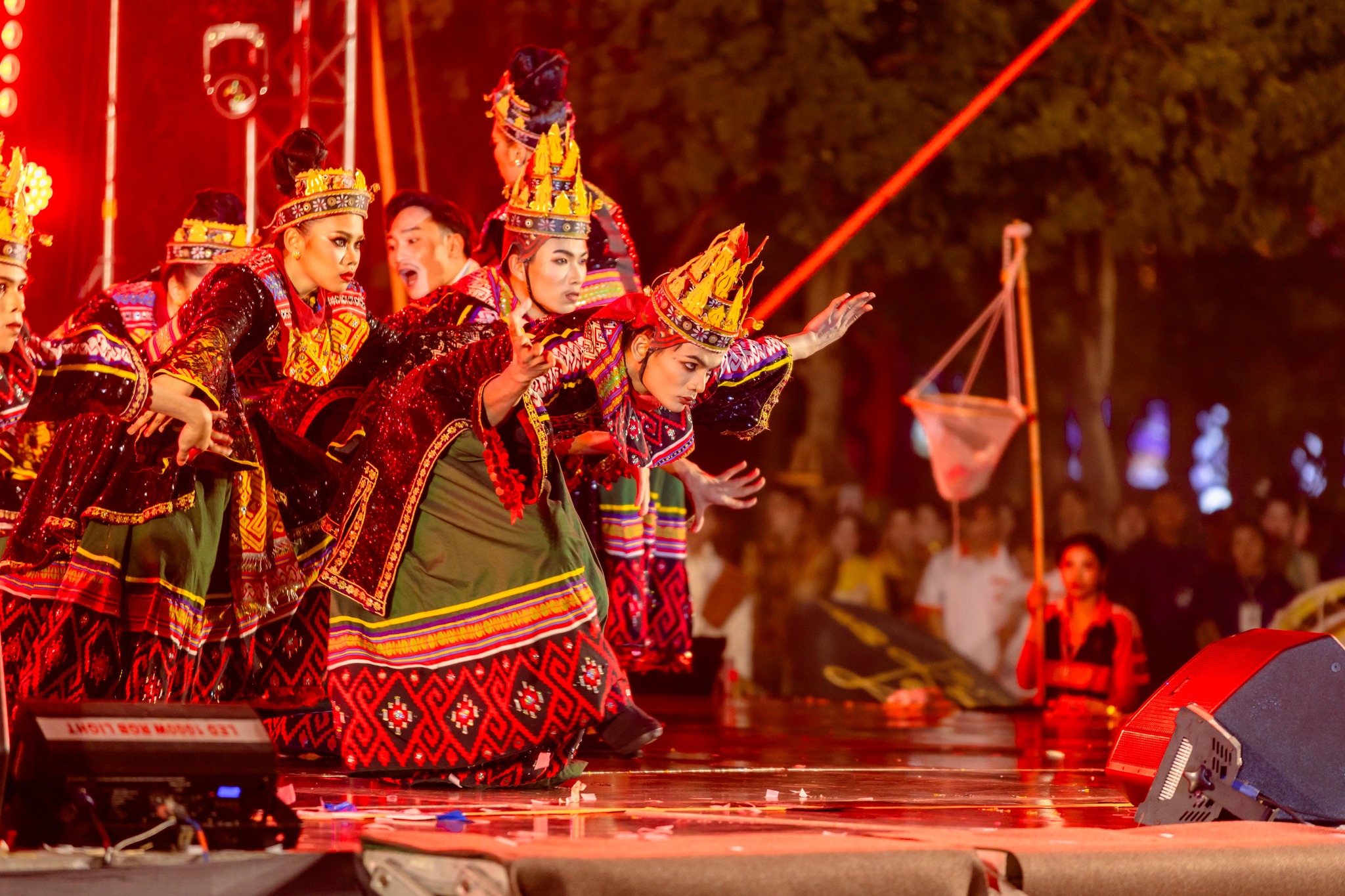 มทร.อีสาน คว้าแชมป์การประกวดขับร้องเพลงลูกทุ่งประเภททีม