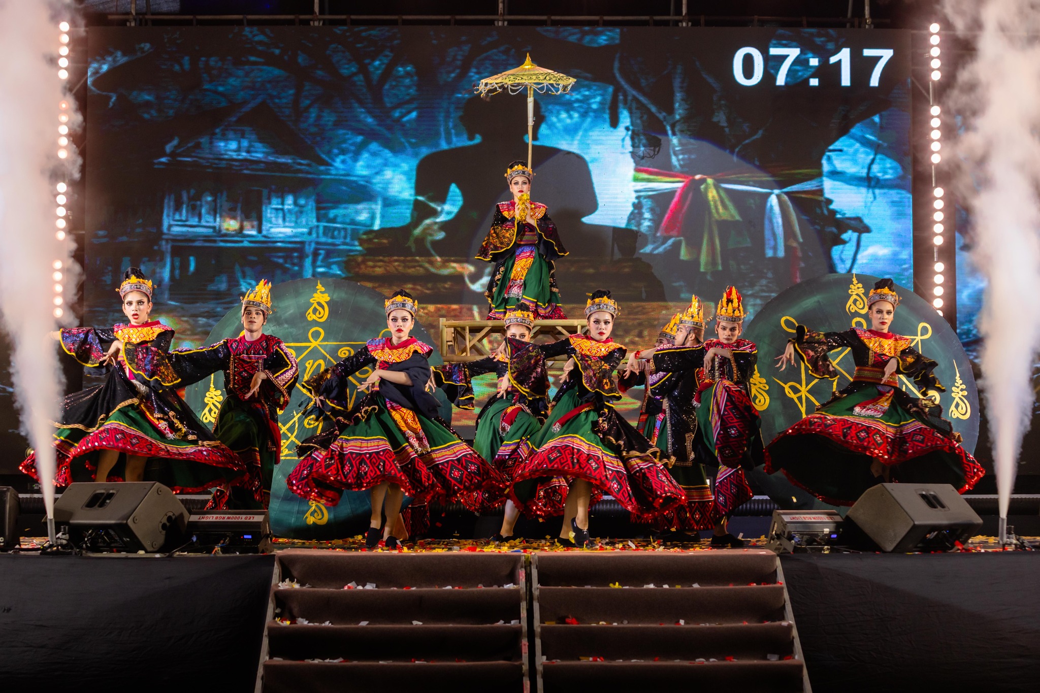 มทร.อีสาน คว้าแชมป์การประกวดขับร้องเพลงลูกทุ่งประเภททีม