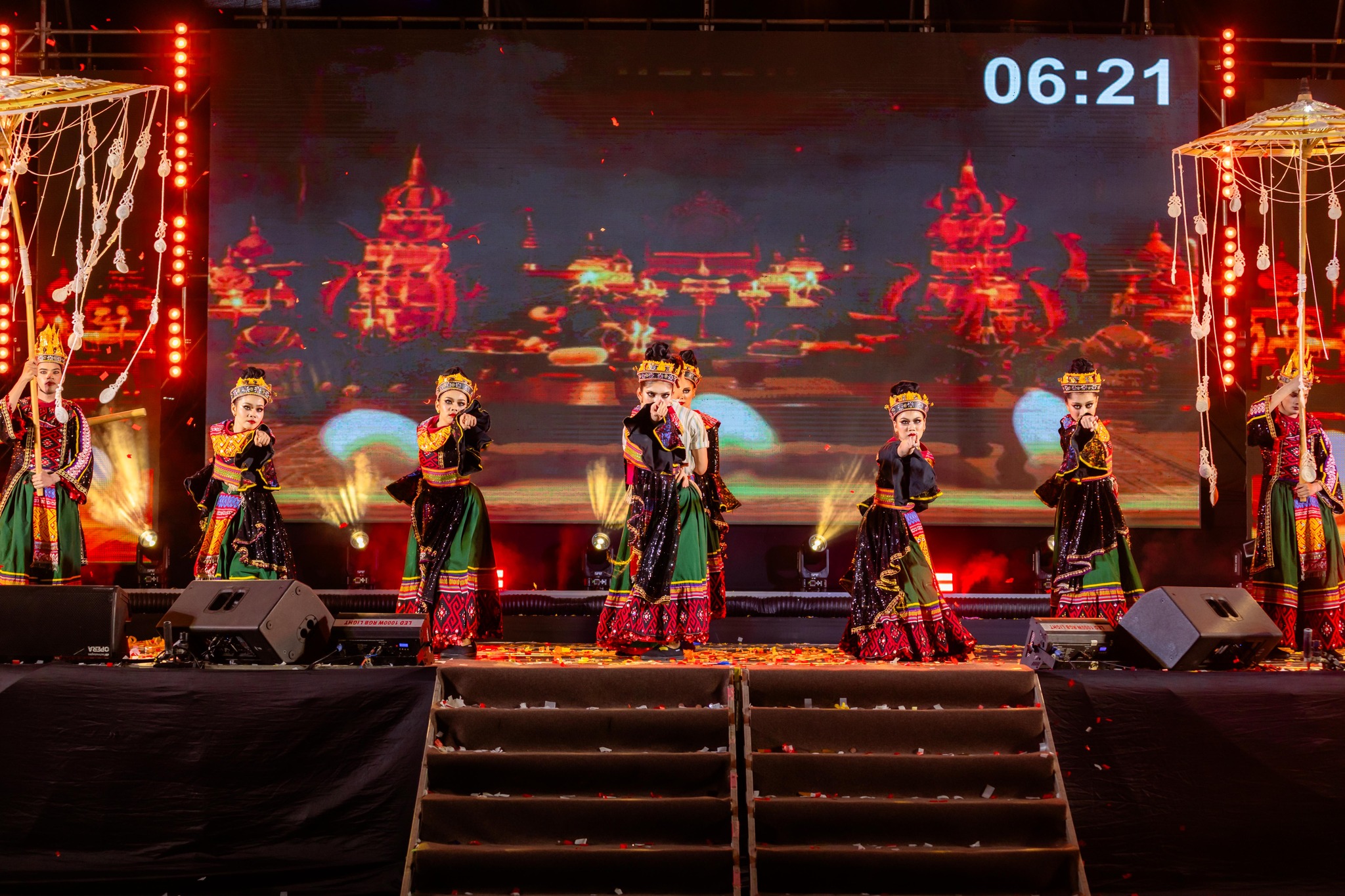 มทร.อีสาน คว้าแชมป์การประกวดขับร้องเพลงลูกทุ่งประเภททีม