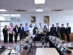 ต้อนรับ Adelaide University