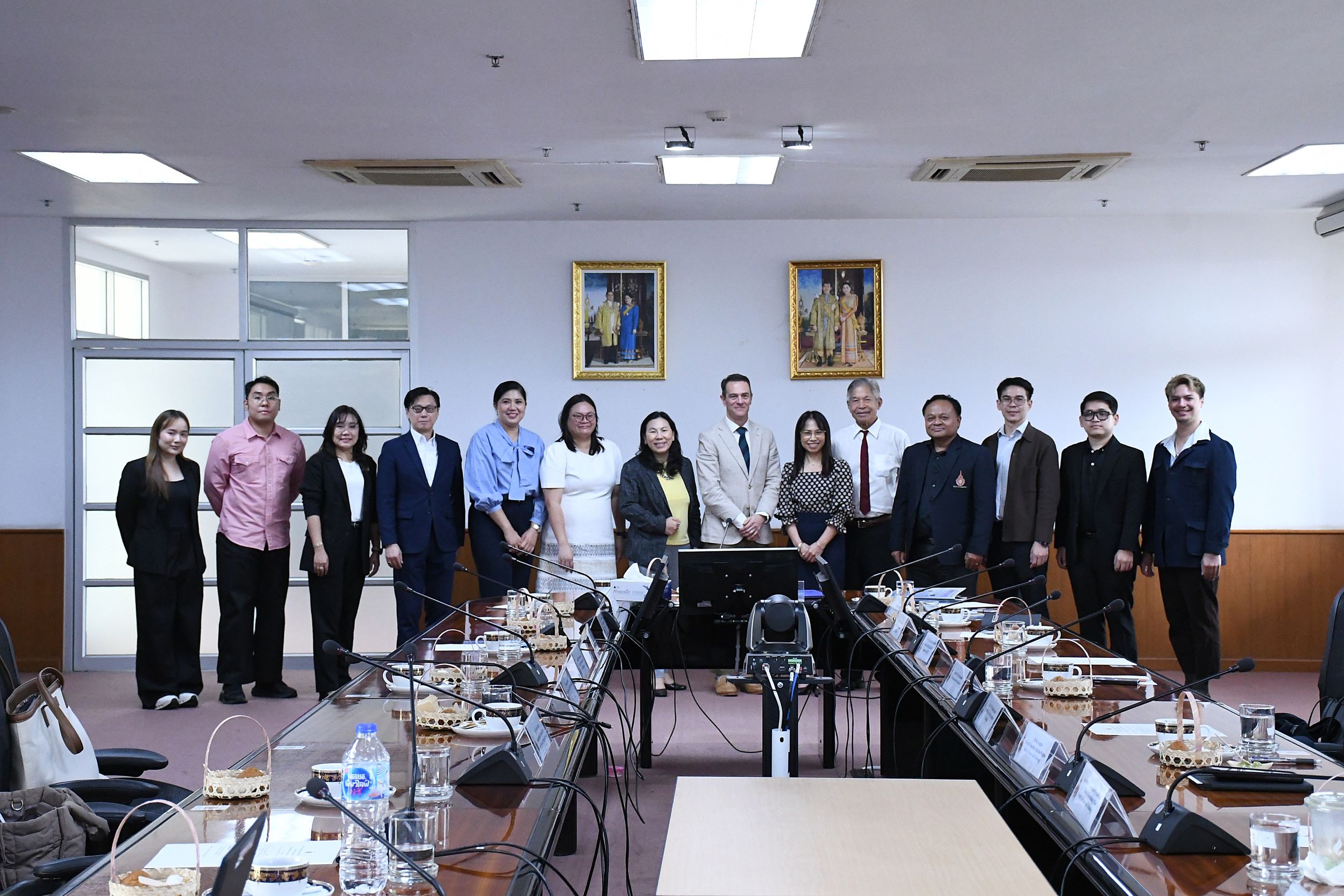 ต้อนรับ Adelaide University