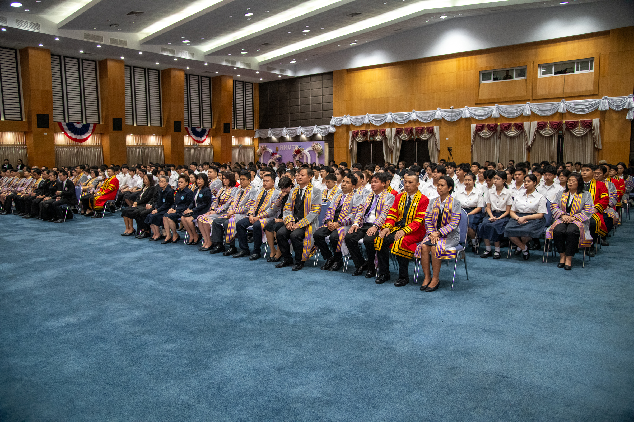 พิธีประทานประกาศนียบัตรวิชาชีพ ครั้งที่ 6 มหาวิทยาลัยเทคโนโลยีราชมงคลพระนคร
