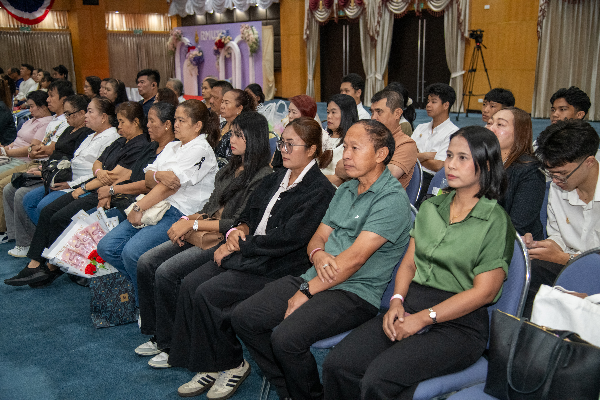 พิธีประทานประกาศนียบัตรวิชาชีพ ครั้งที่ 6 มหาวิทยาลัยเทคโนโลยีราชมงคลพระนคร
