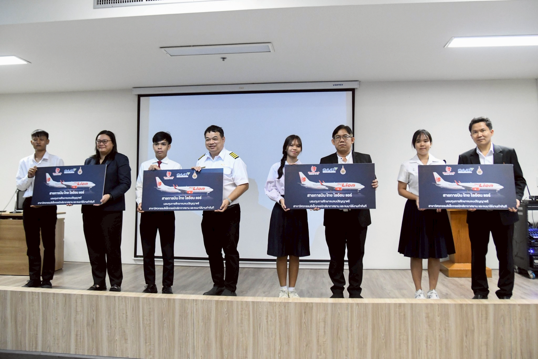 มทร.ธัญบุรี จับมือสายการบินไทยไลอ้อนแอร์ มอบทุนการศึกษาทันที