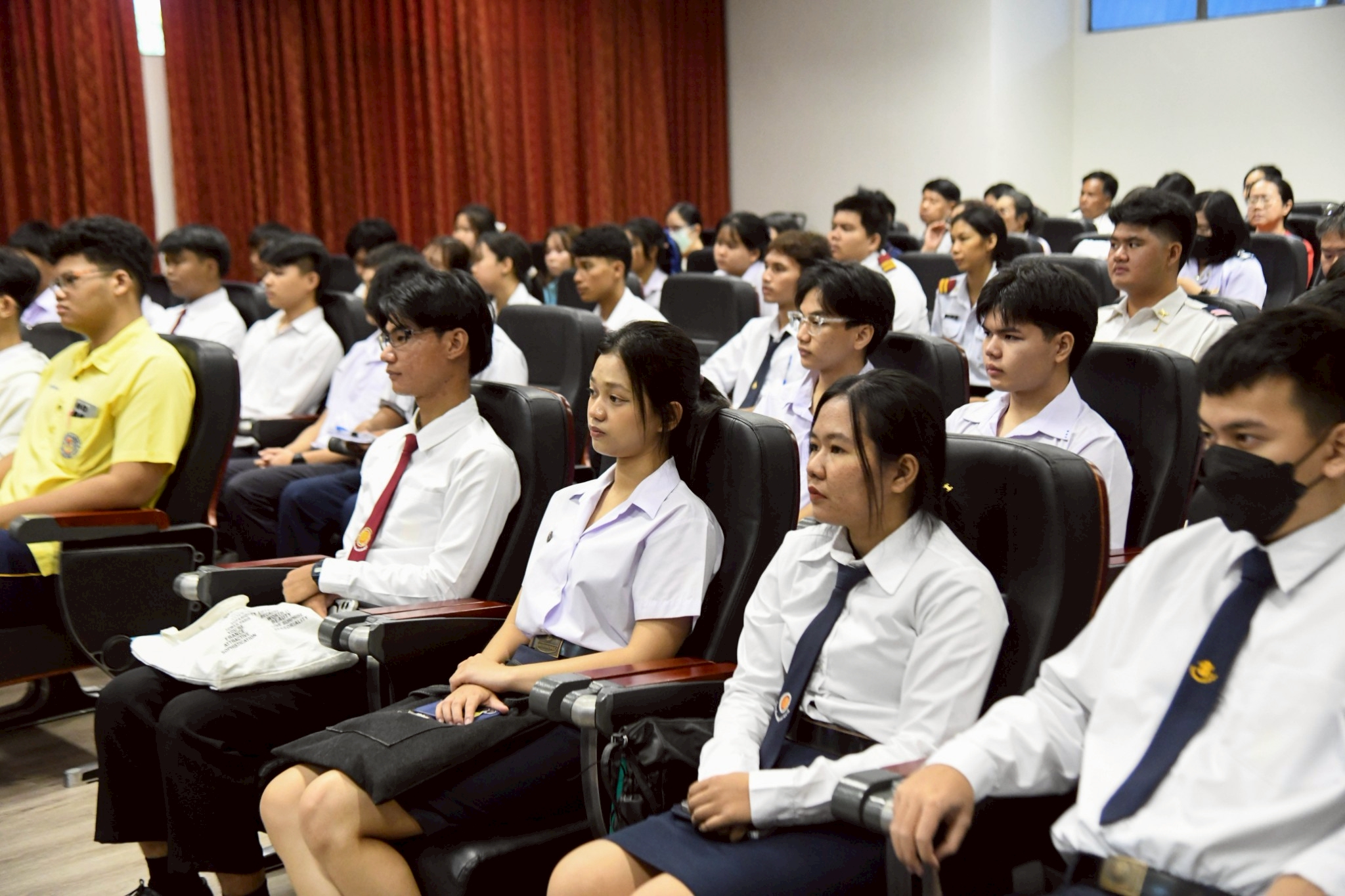 มทร.ธัญบุรี จับมือสายการบินไทยไลอ้อนแอร์ มอบทุนการศึกษาทันที